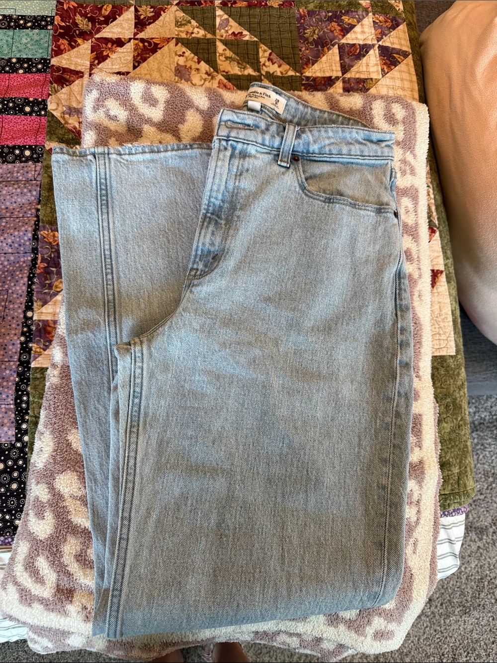 Abercrombie and Fitch Curve Love 90s Relaxed High Rise Jean - Picture 2 of 5